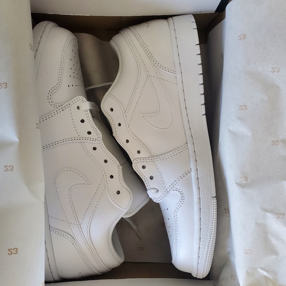 Nike Air Jordan 1 Low White - Picture 7 of 7